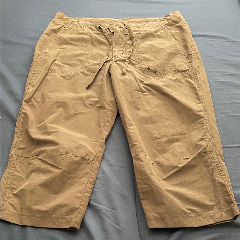Columbia Women's Tan Cargo Shorts Capri